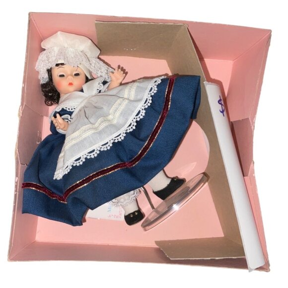 Madame Alexander Doll France 552 Collectible - Picture 1 of 2